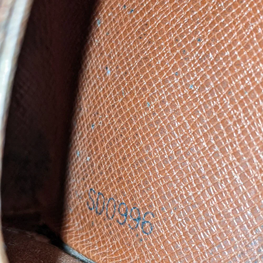 Louis Vuitton Monogram Key Holder/Wallet #1639***